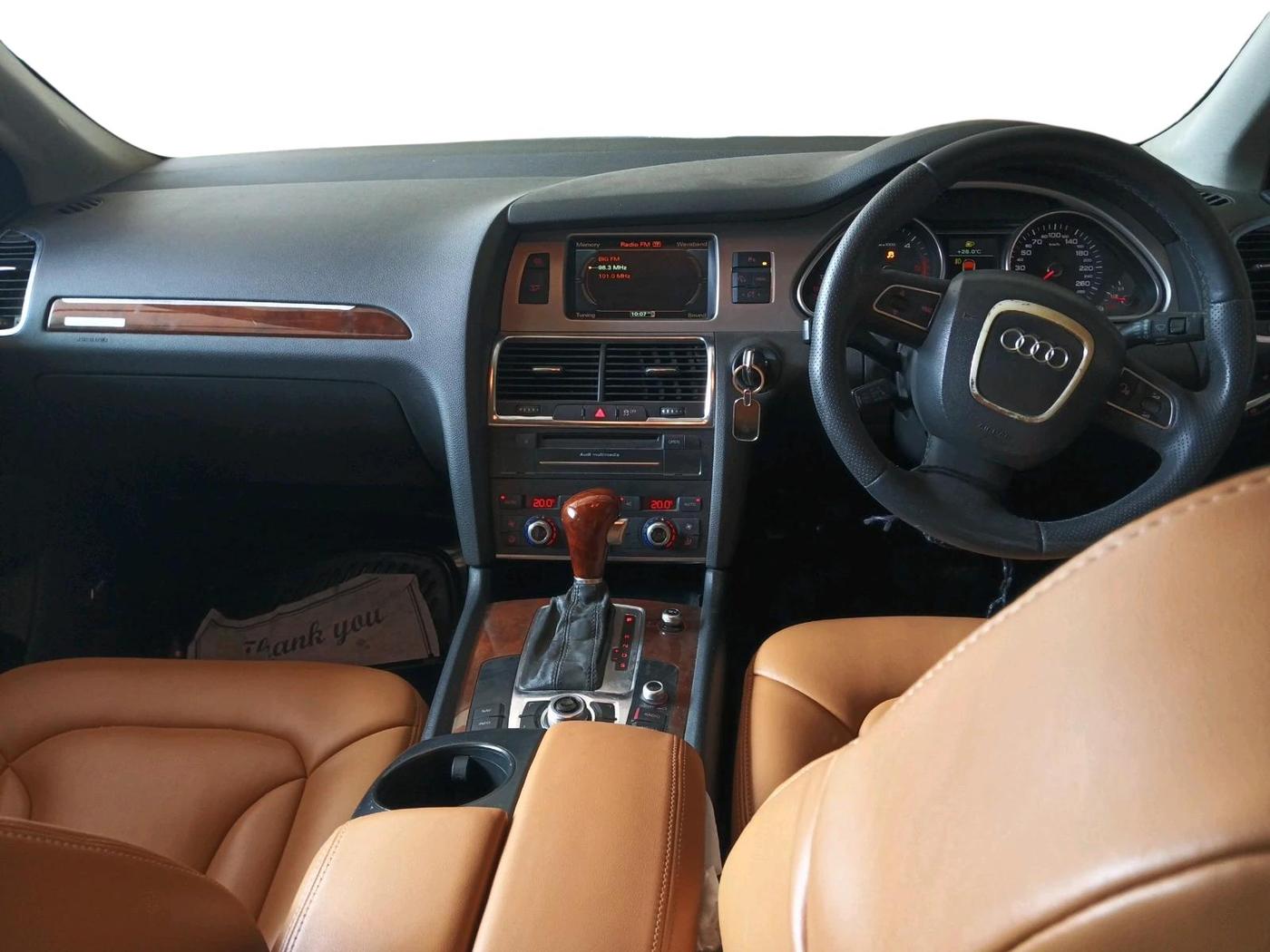 2011 Audi Q7 3.0 TDI QUATTRO, Diesel, Automatic, 1,64,119 km, interior