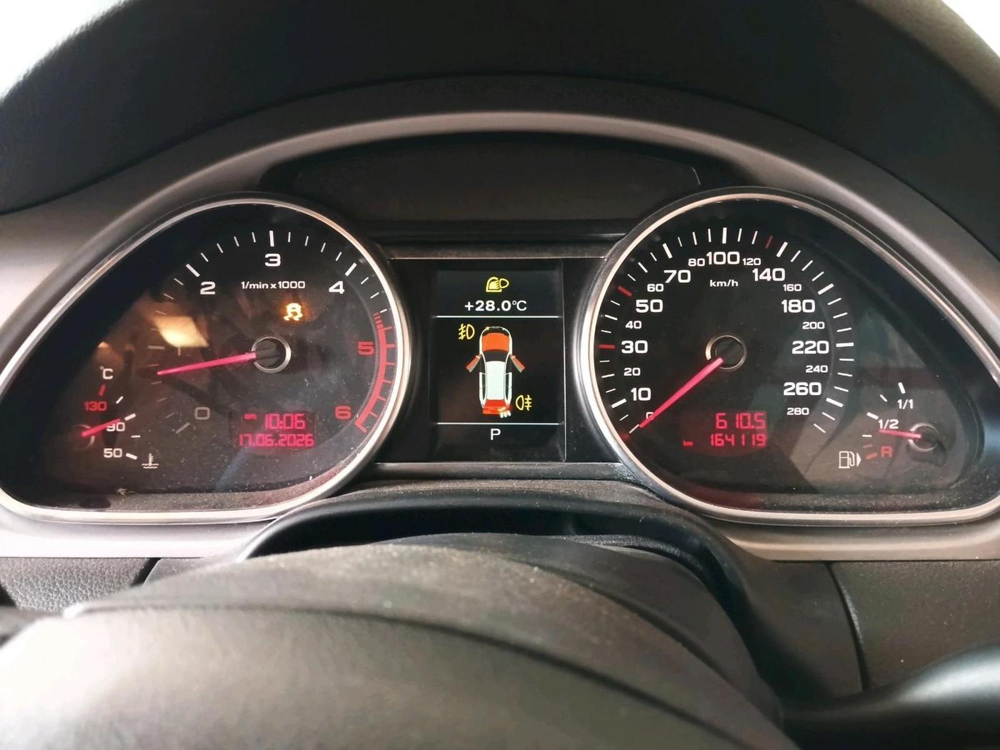 2011 Audi Q7 3.0 TDI QUATTRO, Diesel, Automatic, 1,64,119 km, interior