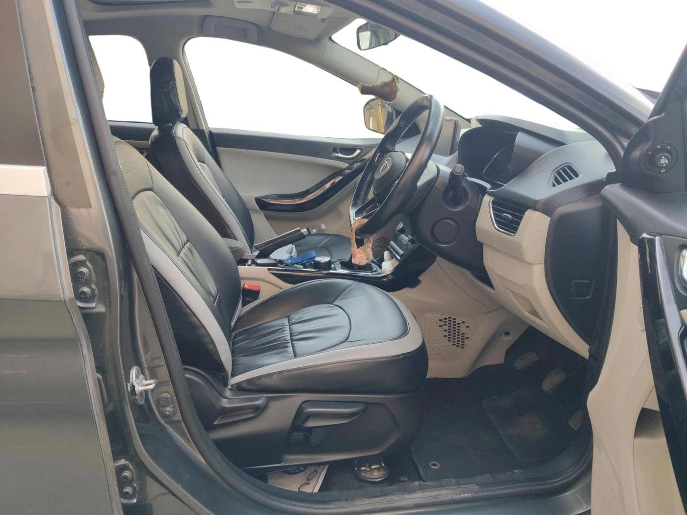 2023 Tata NEXON XZ PLUS PETROL SUNROOF, Petrol, Manual, 20,986 km, interior