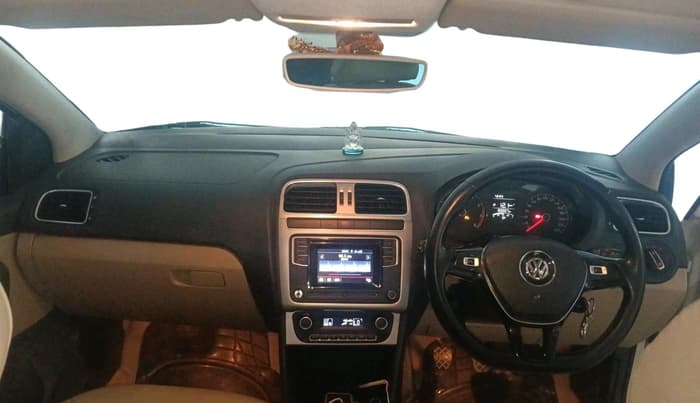 2016 Volkswagen Ameo HIGHLINE1.2L, Petrol, Manual, 1,03,337 km, interior