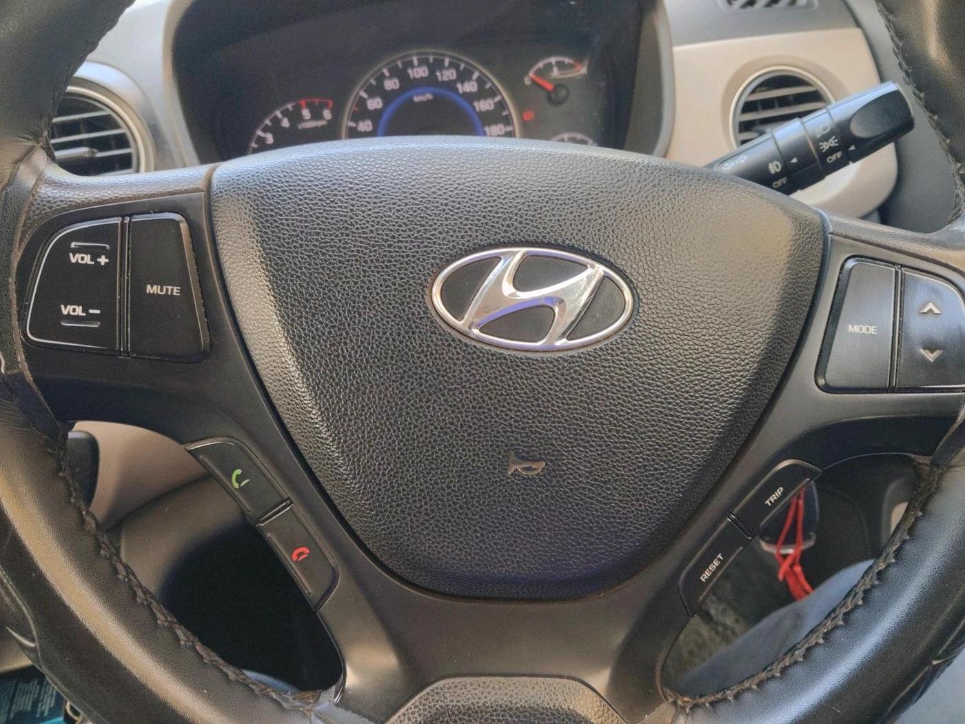2016 Hyundai Grand i10 SPORTZ 1.1 CRDI, Diesel, Manual, 75,824 km, interior