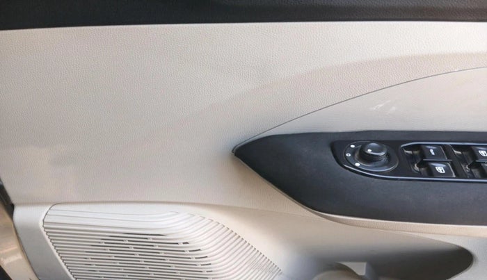 2020 Renault TRIBER RXZ, Petrol, Manual, 68,687 km, interior