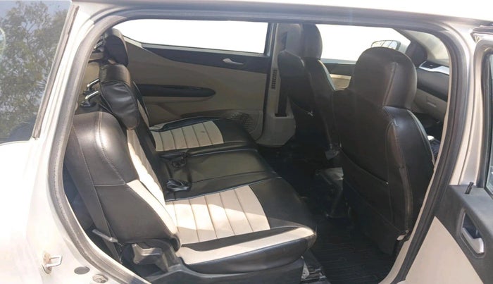 2020 Renault TRIBER RXZ, Petrol, Manual, 68,687 km, interior