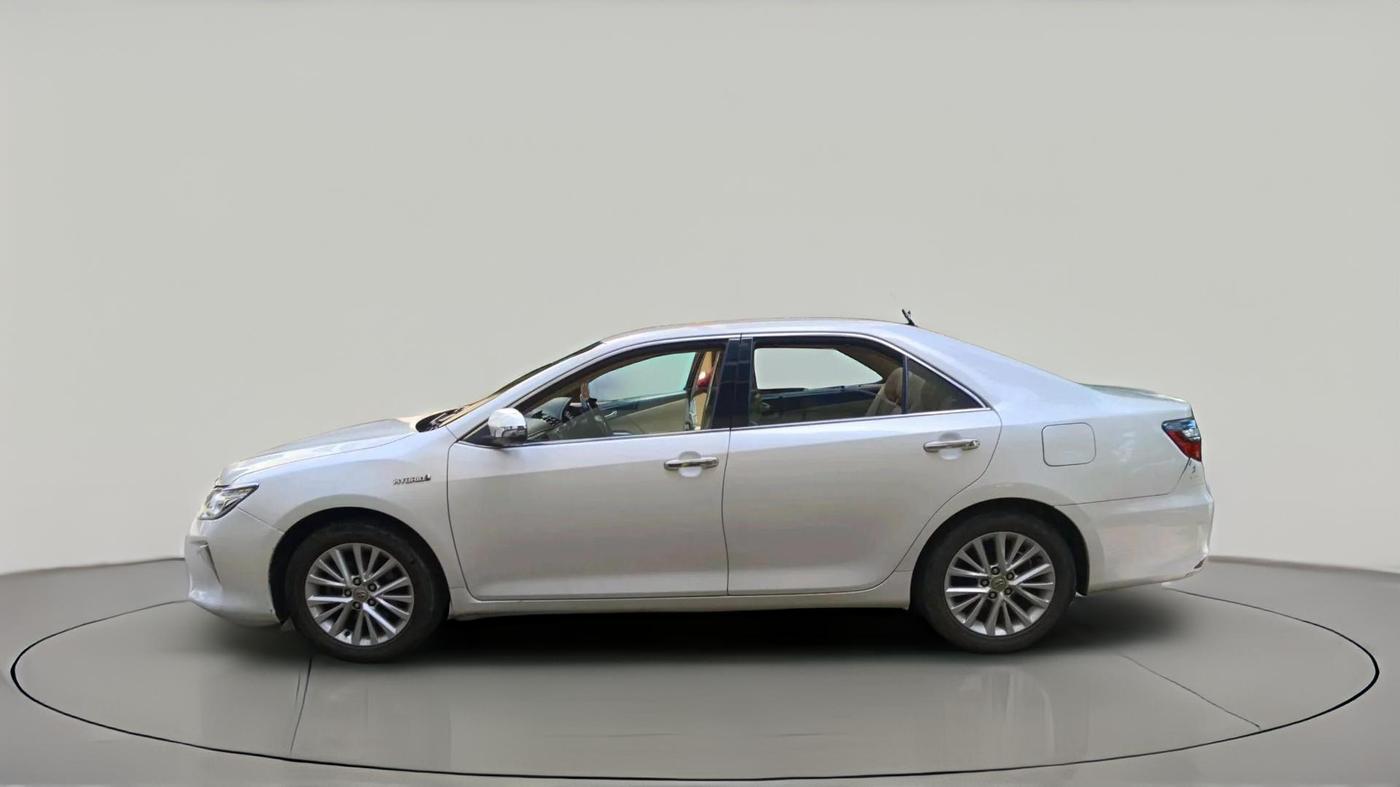 2016 Toyota Camry HYBRID, Hybrid, Automatic, 1,80,757 km, exterior