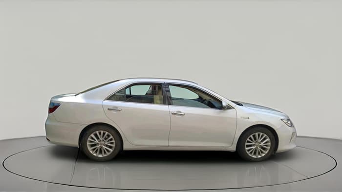 2016 Toyota Camry HYBRID, Hybrid, Automatic, 1,80,900 km, exterior