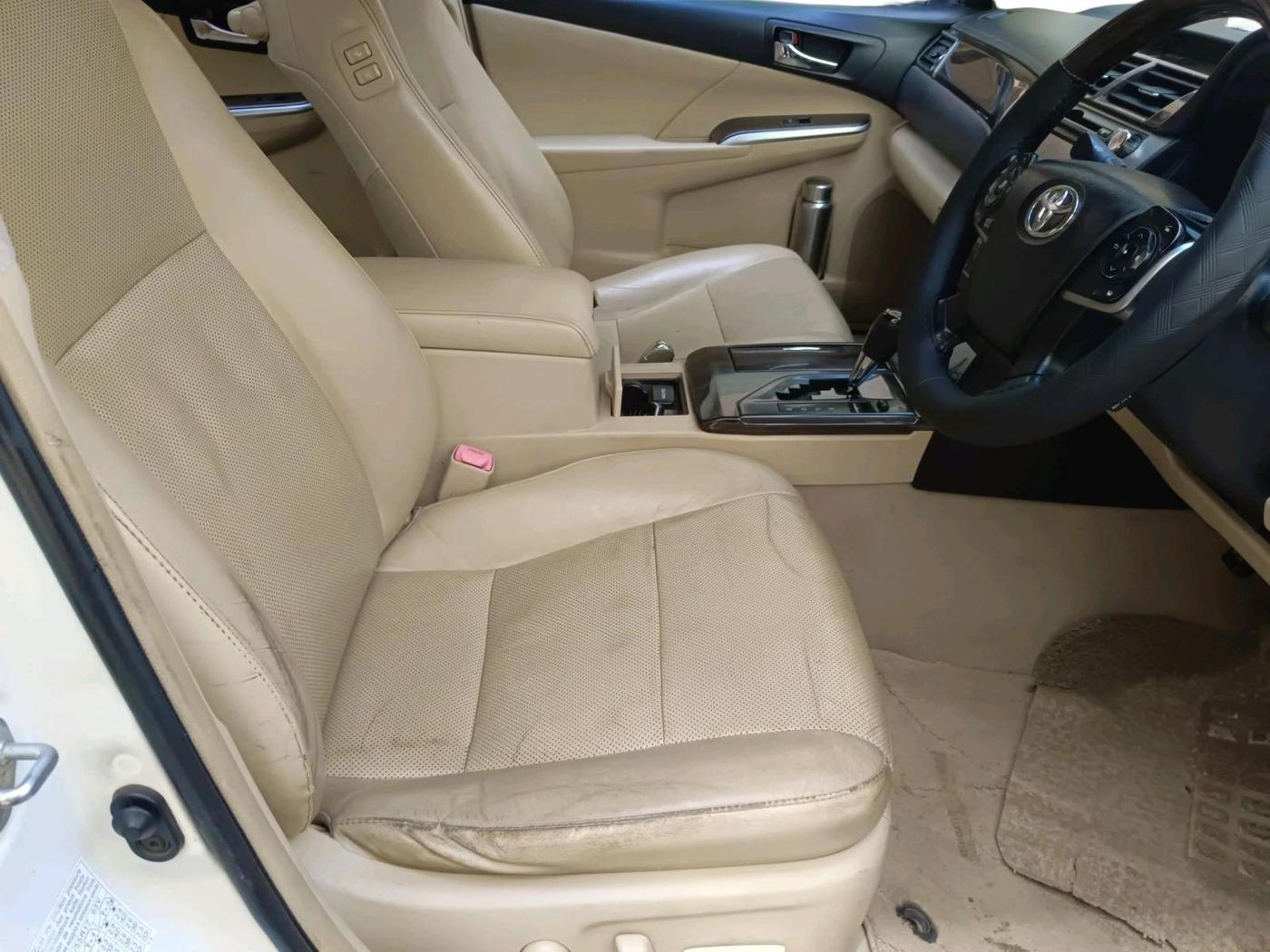 2016 Toyota Camry HYBRID, Hybrid, Automatic, 1,80,757 km, interior