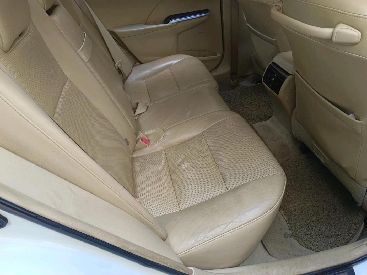 2016 Toyota Camry HYBRID, Hybrid, Automatic, 1,80,757 km, interior