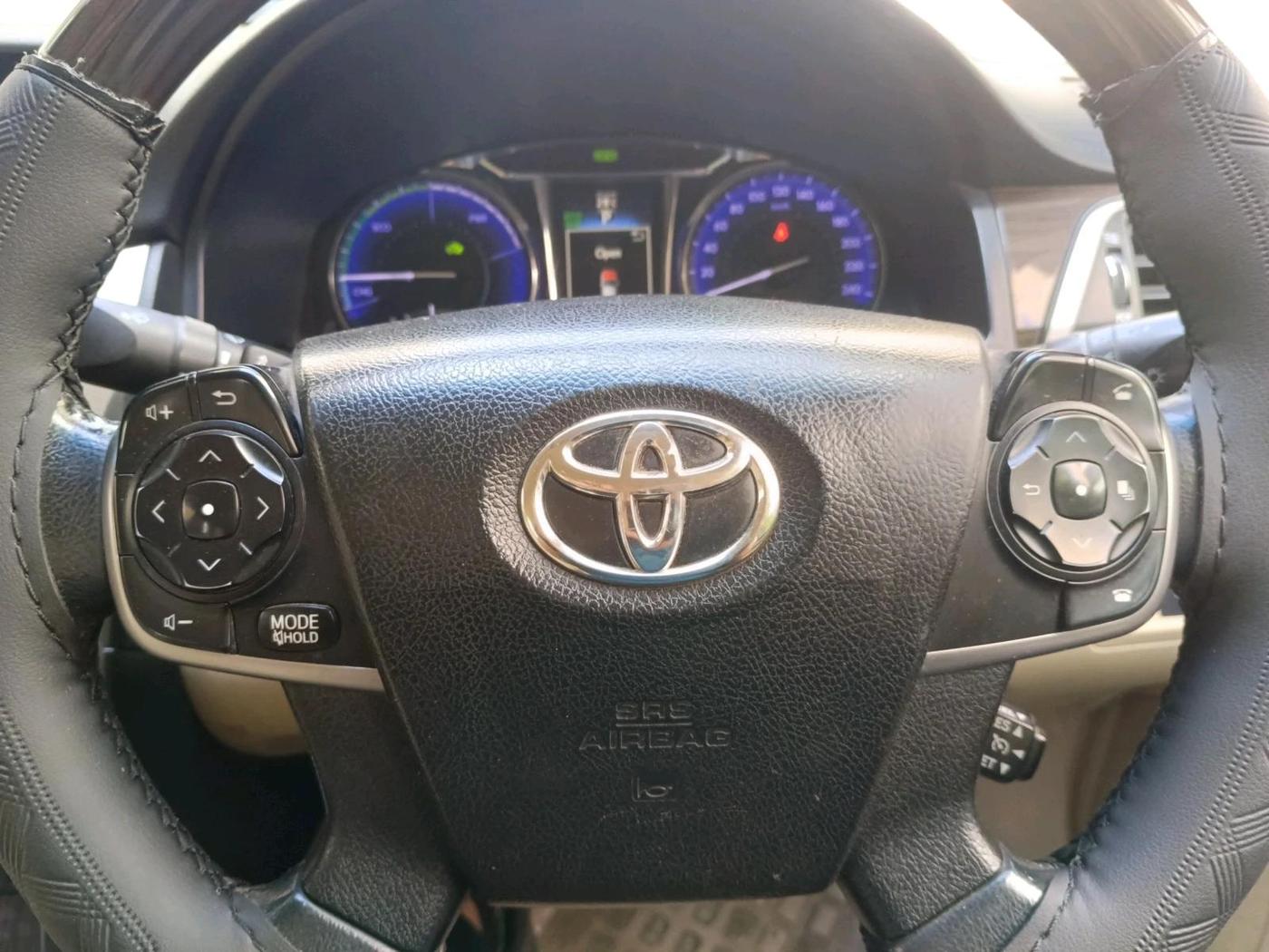2016 Toyota Camry HYBRID, Hybrid, Automatic, 1,80,757 km, interior