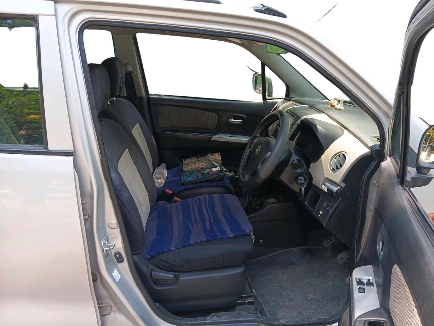 2013 Maruti Wagon R 1.0 LXI CNG, CNG, Manual, 85,603 km, interior