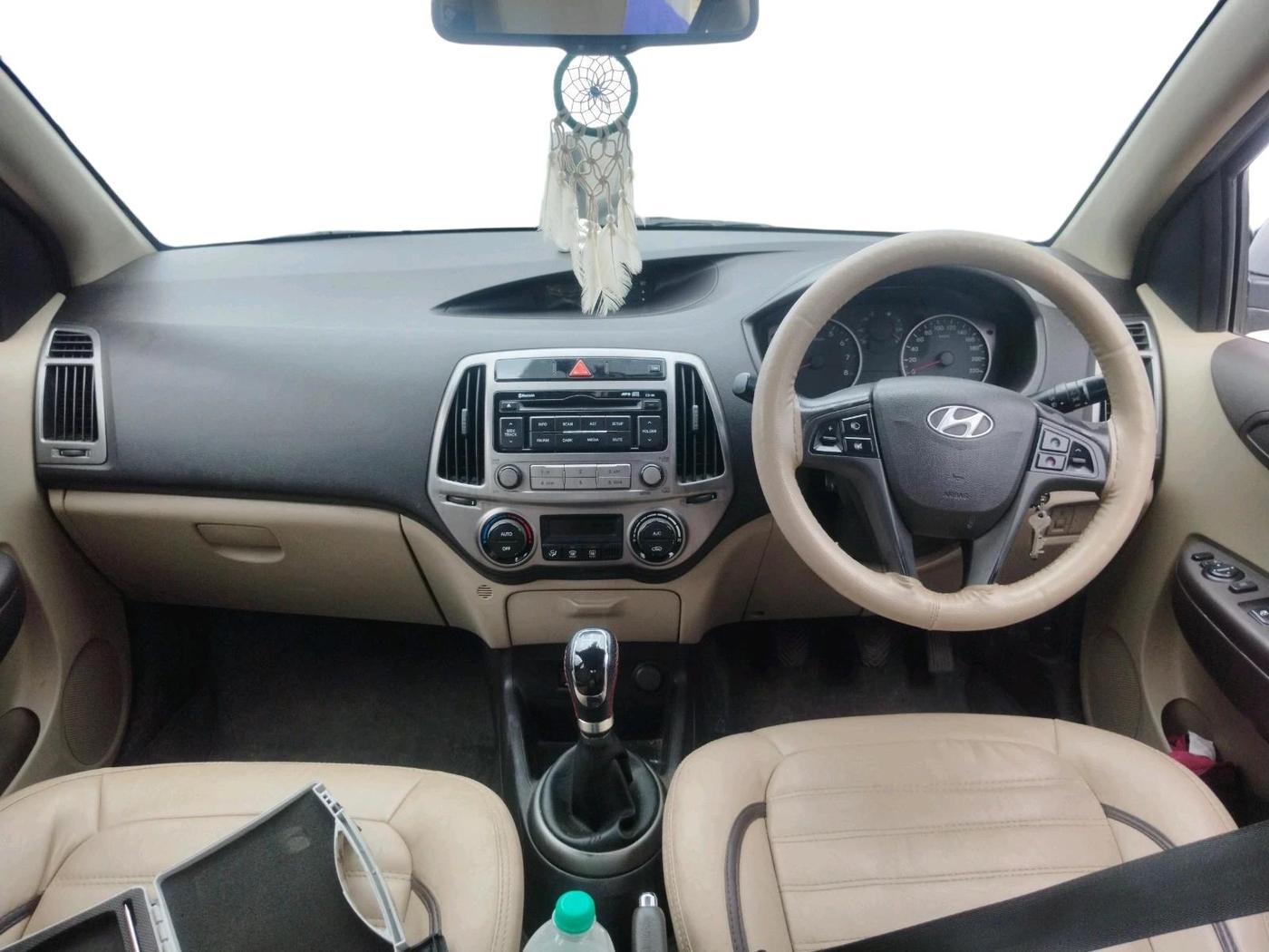 2013 Hyundai i20 SPORTZ 1.2, Petrol, Manual, 68,842 km, interior