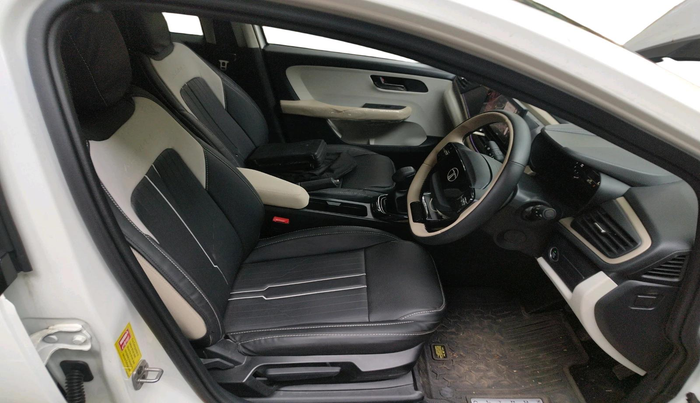 2025 Tata ALTROZ Creative CNG 5MT, CNG, Manual, 2,672 km, interior