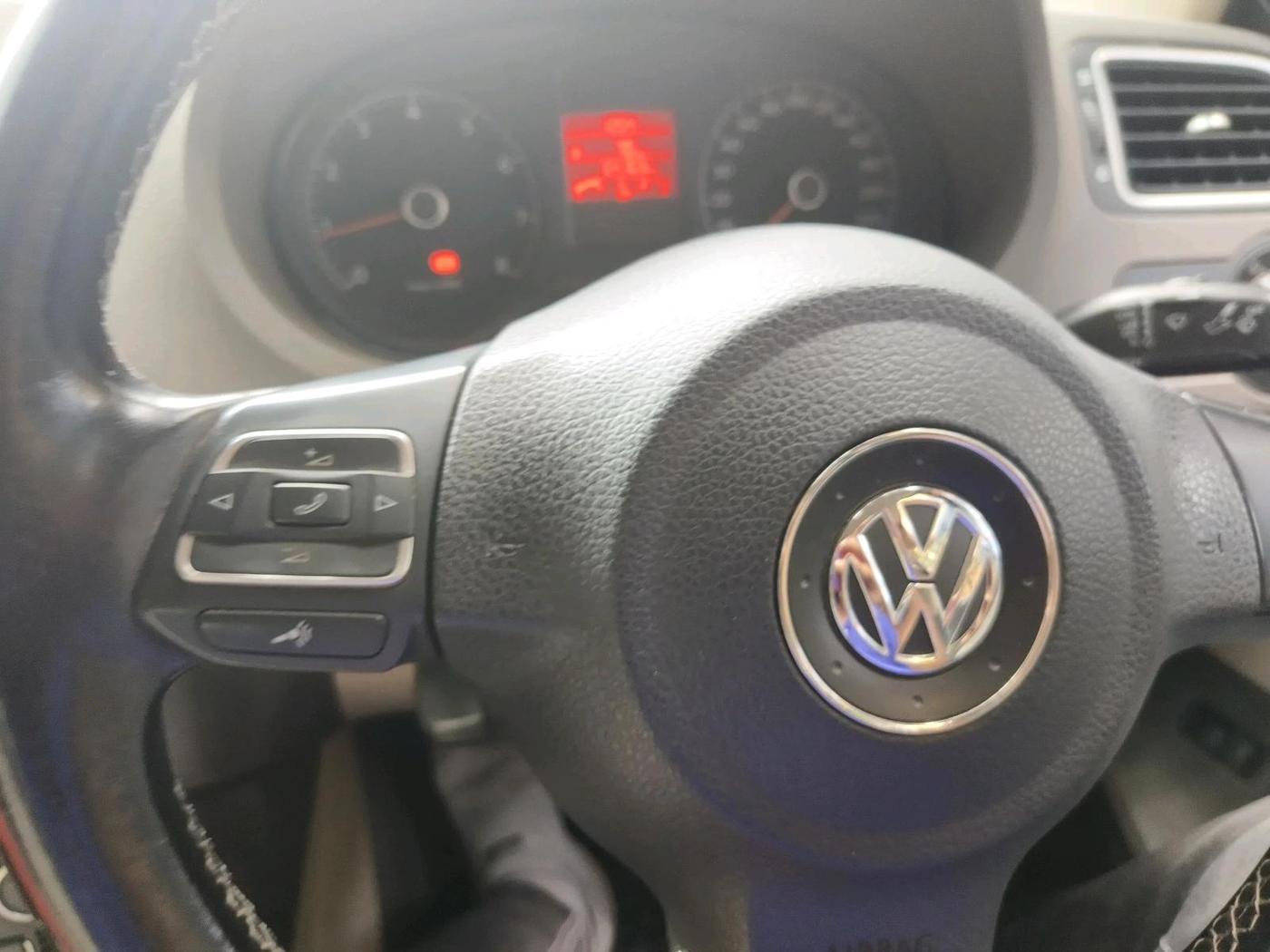 2013 Volkswagen Vento HIGHLINE 1.6 MPI, Petrol, Manual, 64,163 km, interior
