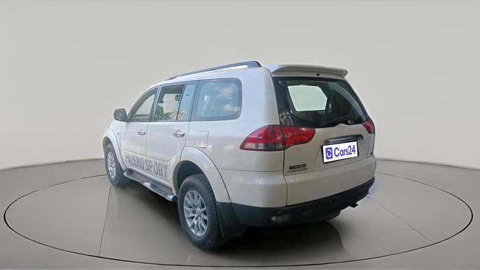 2015 Mitsubishi Pajero Sport 2.5 MT 4X4, Diesel, Manual, 1,24,086 km, exterior
