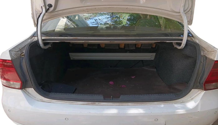 2012 Volkswagen Vento TRENDLINE 1.6, Petrol, Manual, 1,92,641 km, exterior