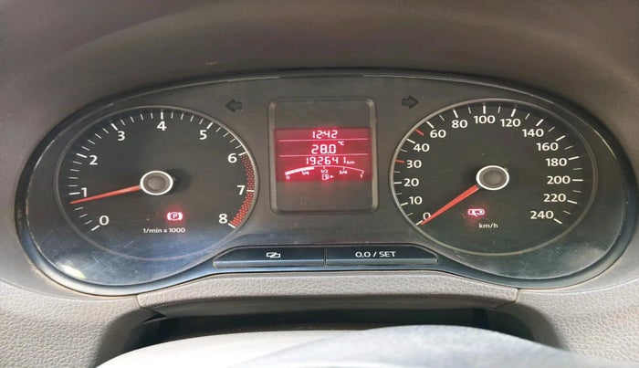 2012 Volkswagen Vento TRENDLINE 1.6, Petrol, Manual, 1,92,641 km, interior