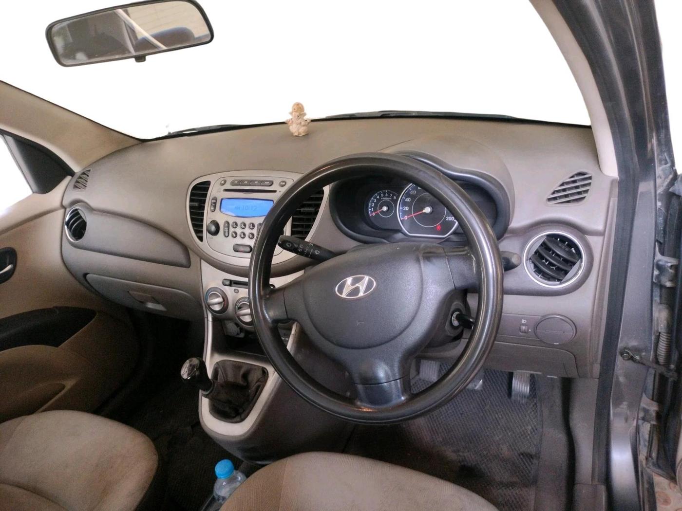 2013 Hyundai i10 SPORTZ 1.2, Petrol, Manual, 2,05,003 km, interior
