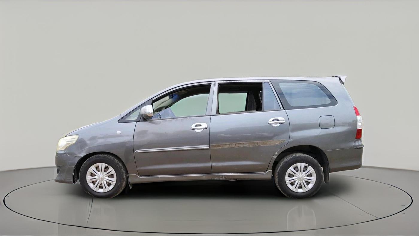 2013 Toyota Innova 2.5 GX 7 STR, Diesel, Manual, 1,72,476 km, exterior