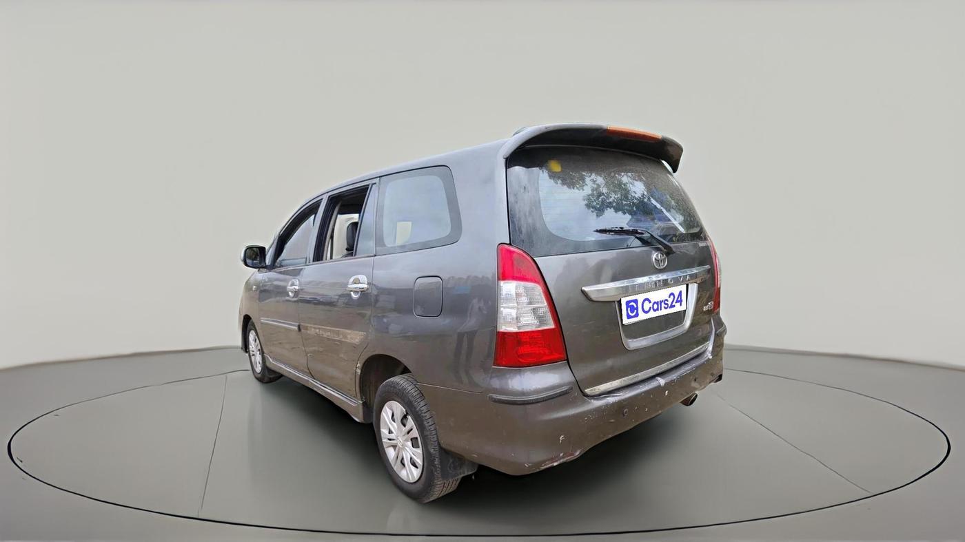 2013 Toyota Innova 2.5 GX 7 STR, Diesel, Manual, 1,72,476 km, exterior