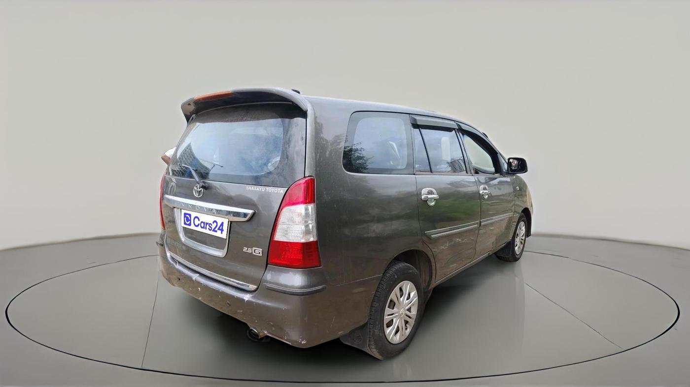 2013 Toyota Innova 2.5 GX 7 STR, Diesel, Manual, 1,72,476 km, exterior