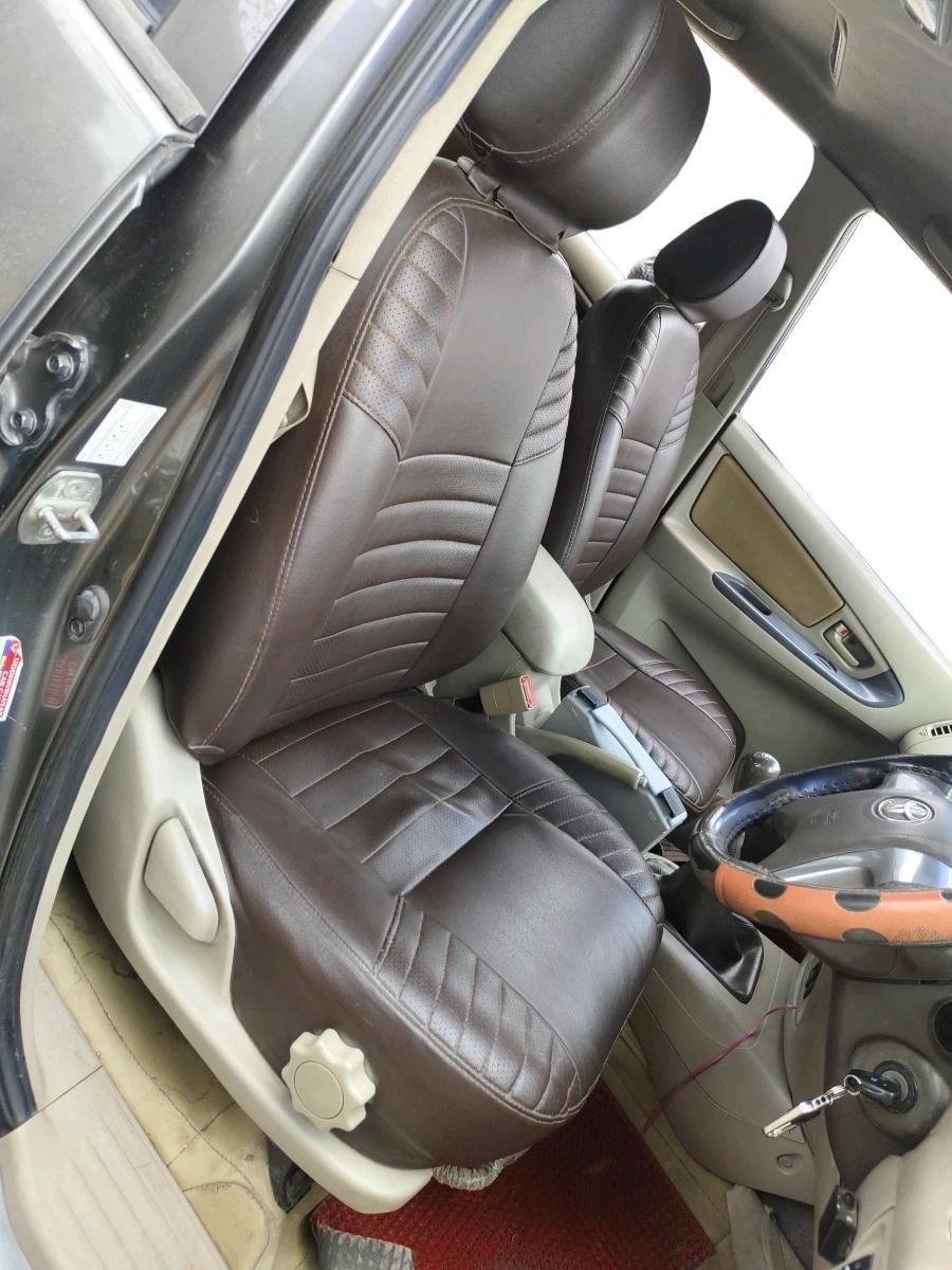 2013 Toyota Innova 2.5 GX 7 STR, Diesel, Manual, 1,72,476 km, interior