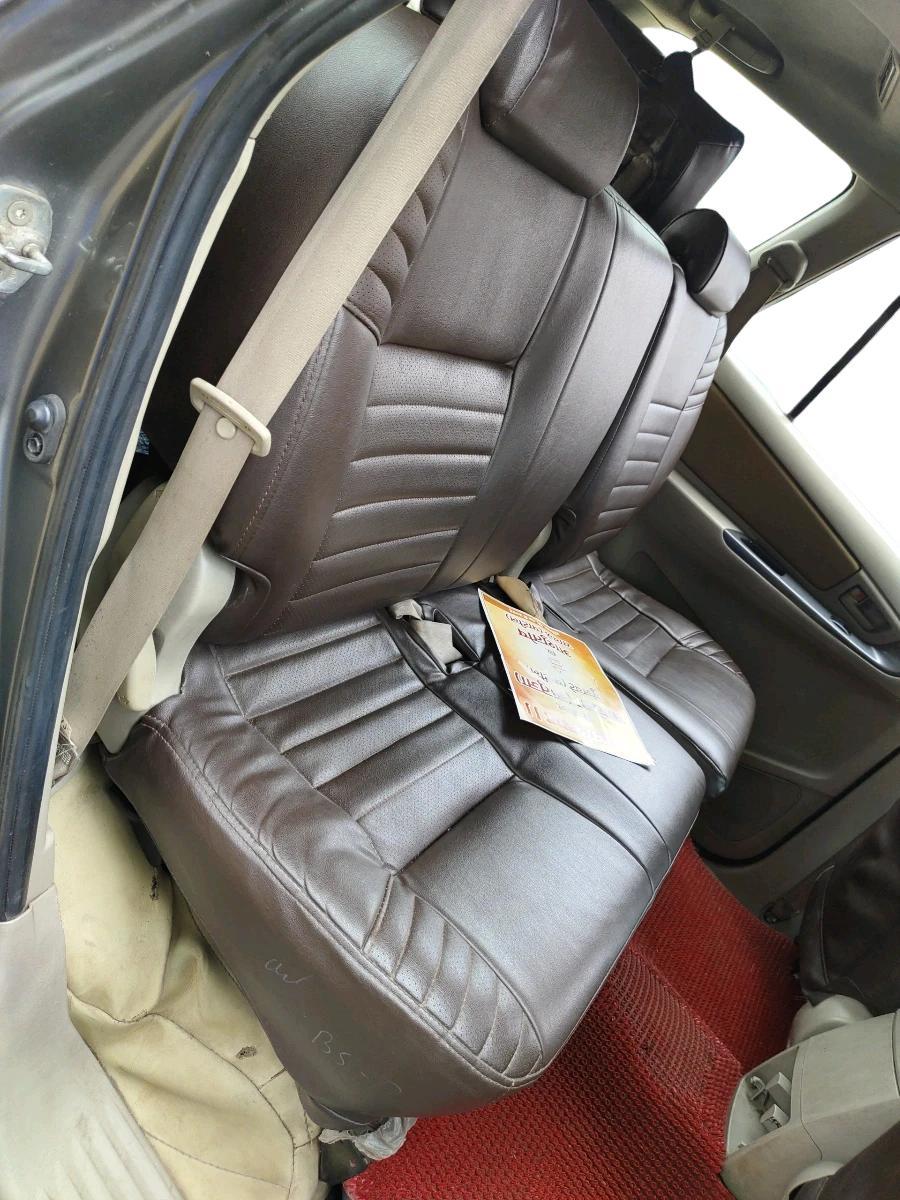 2013 Toyota Innova 2.5 GX 7 STR, Diesel, Manual, 1,72,476 km, interior