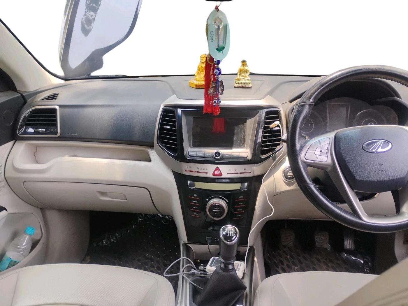 2020 Mahindra XUV300 W8 (O) 1.2 PETROL, Petrol, Manual, 49,397 km, interior