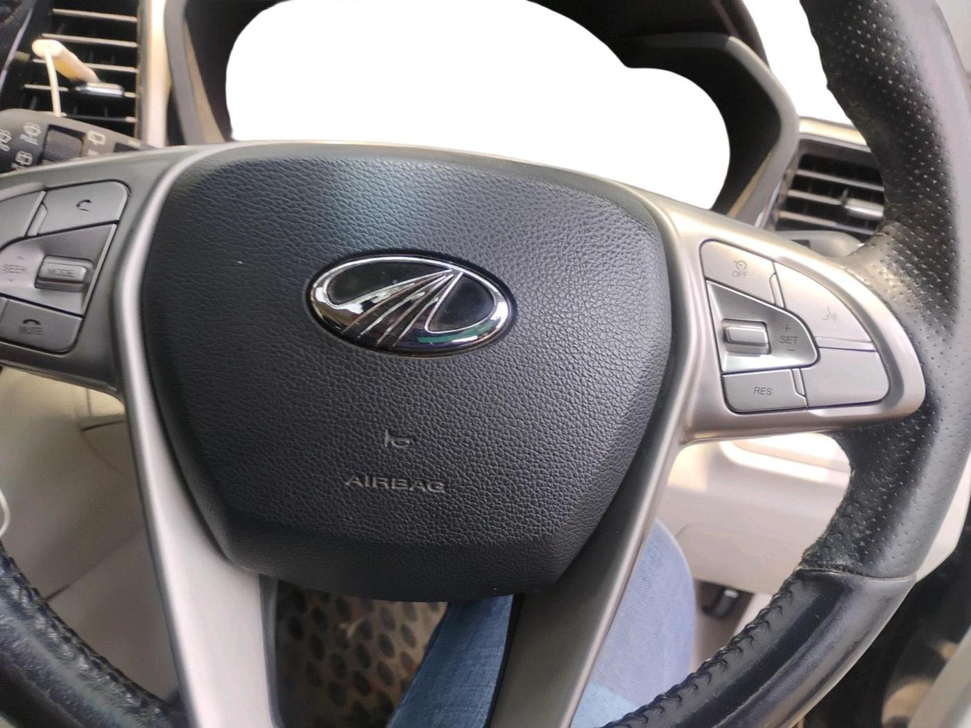 2020 Mahindra XUV300 W8 (O) 1.2 PETROL, Petrol, Manual, 49,397 km, interior