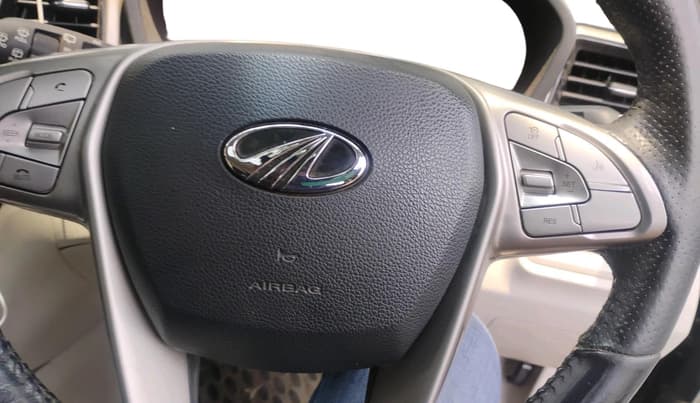 2020 Mahindra XUV300 W8 (O) 1.2 PETROL, Petrol, Manual, 49,397 km, interior