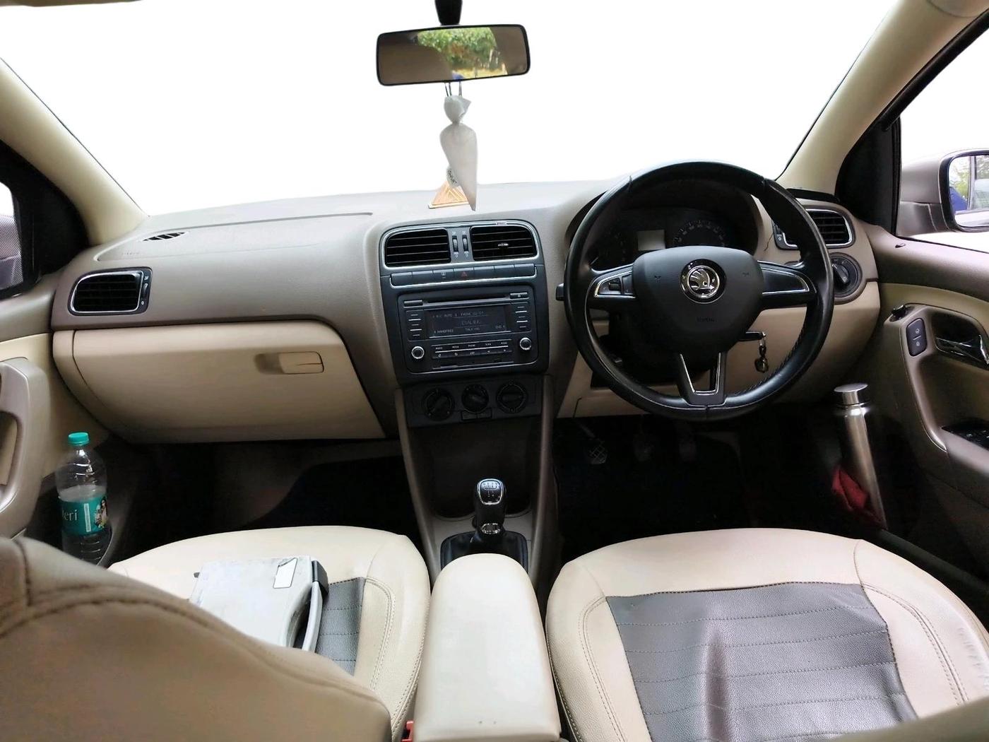 2014 Skoda Rapid AMBITION 1.6 TDI CR MT PLUS, Diesel, Manual, 1,66,305 km, interior