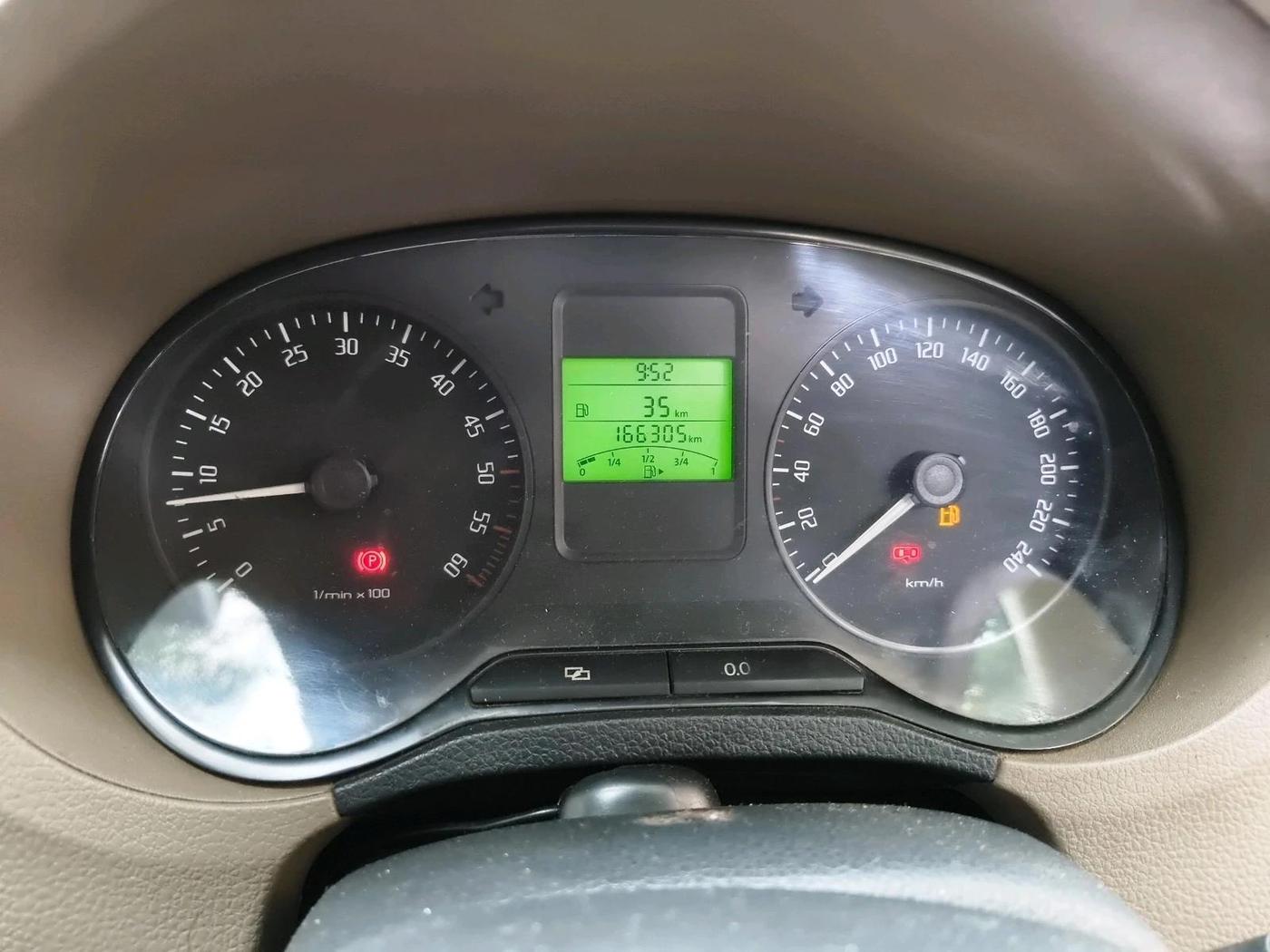 2014 Skoda Rapid AMBITION 1.6 TDI CR MT PLUS, Diesel, Manual, 1,66,305 km, interior