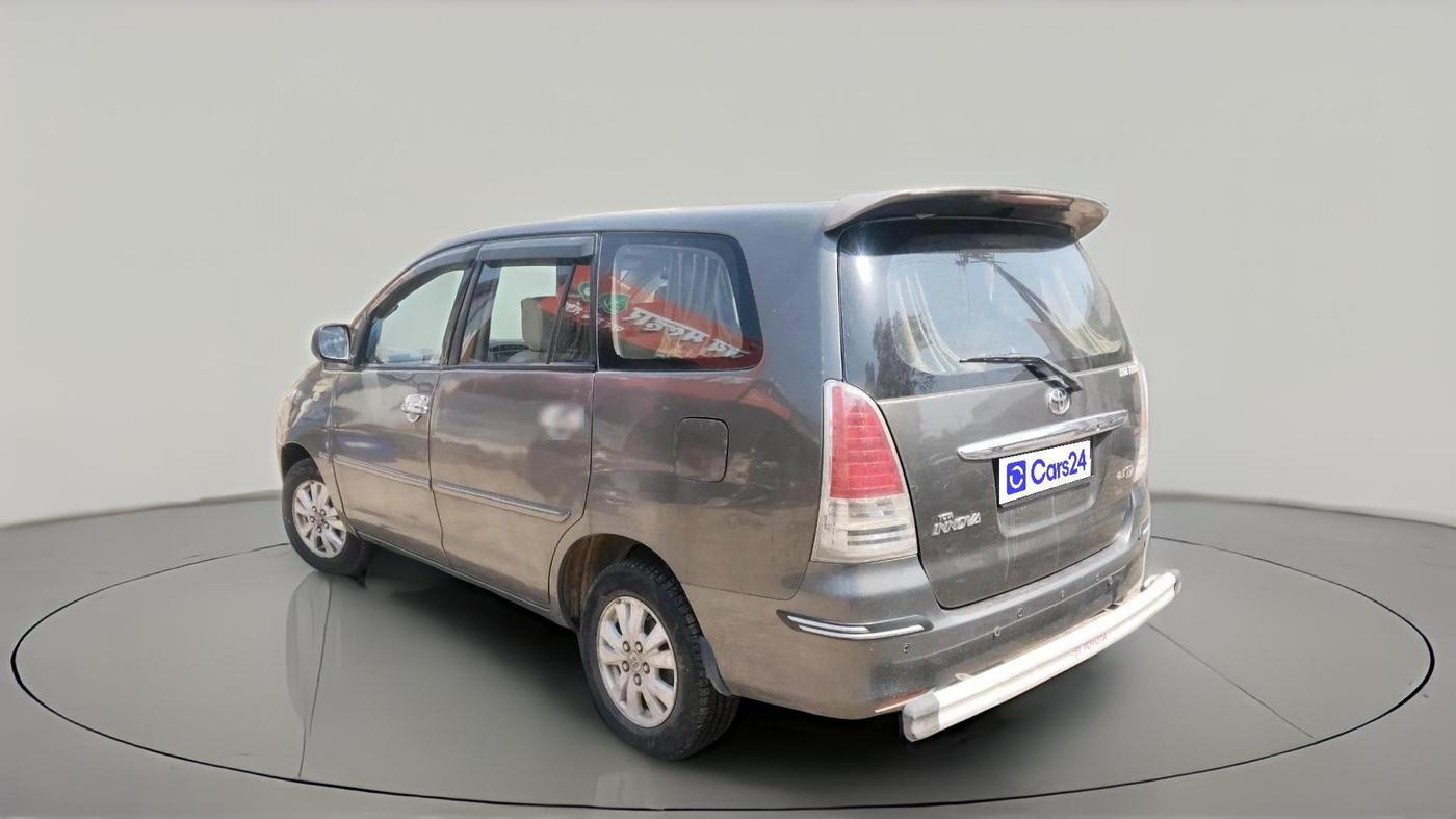 2010 Toyota Innova V 2.5 7 STR, Diesel, Manual, 4,25,020 km, exterior