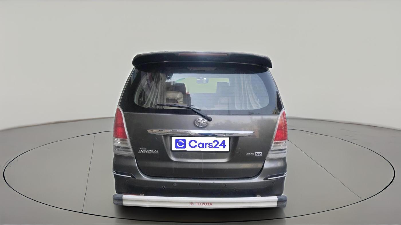 2010 Toyota Innova V 2.5 7 STR, Diesel, Manual, 4,25,020 km, exterior