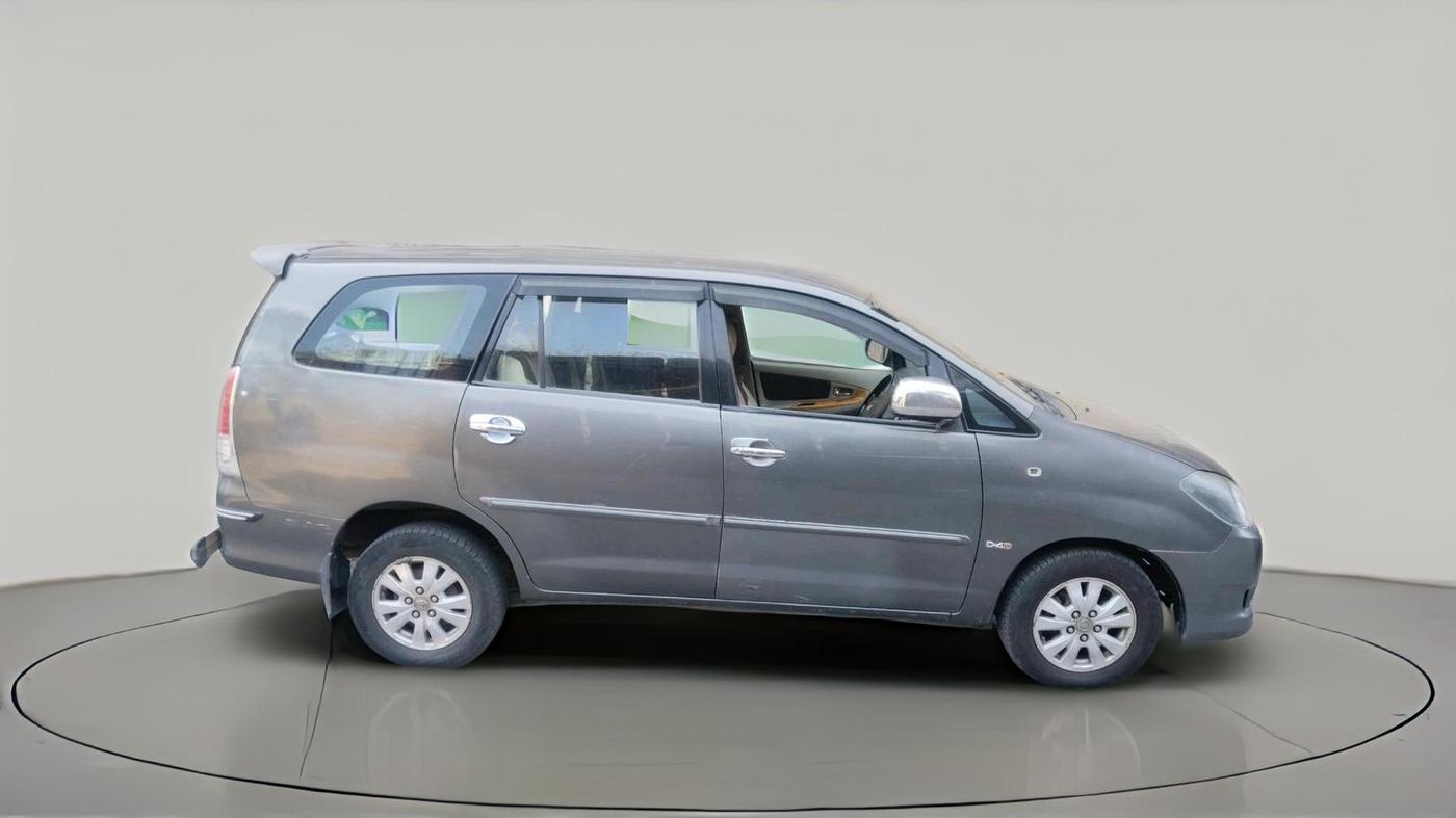 2010 Toyota Innova V 2.5 7 STR, Diesel, Manual, 4,25,020 km, exterior