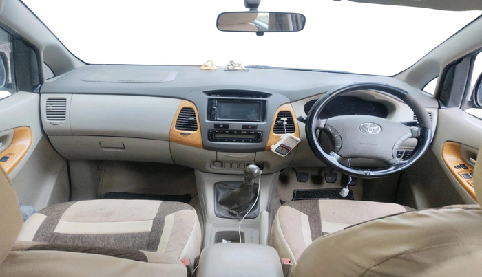 2010 Toyota Innova V 2.5 7 STR, Diesel, Manual, 4,25,020 km, interior