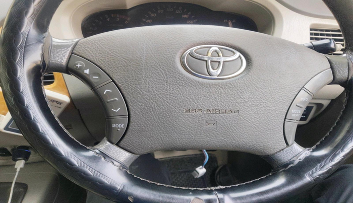 2010 Toyota Innova V 2.5 7 STR, Diesel, Manual, 4,25,020 km, interior