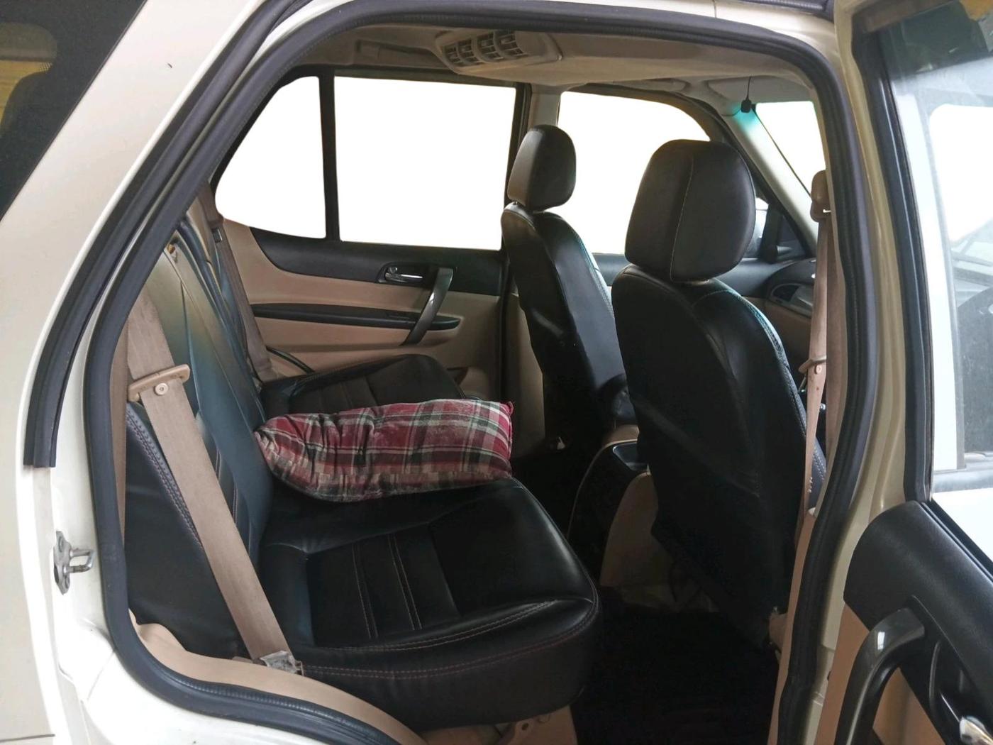 2014 Tata Safari Storme 2.2 EX 4X2, Diesel, Manual, 98,150 km, interior