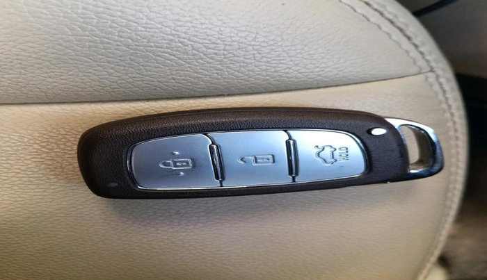 2015 Hyundai Verna FLUIDIC 4S 1.6 VTVT S(O), Petrol, Manual, 60,407 km, interior