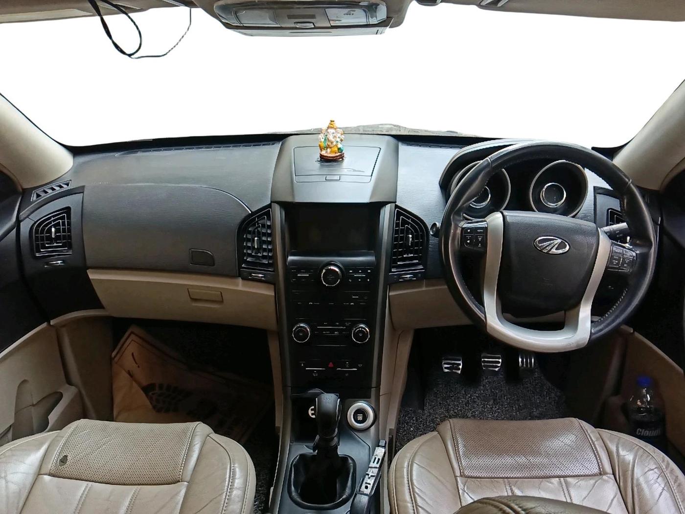 2016 Mahindra XUV500 W10, Diesel, Manual, 1,67,687 km, interior