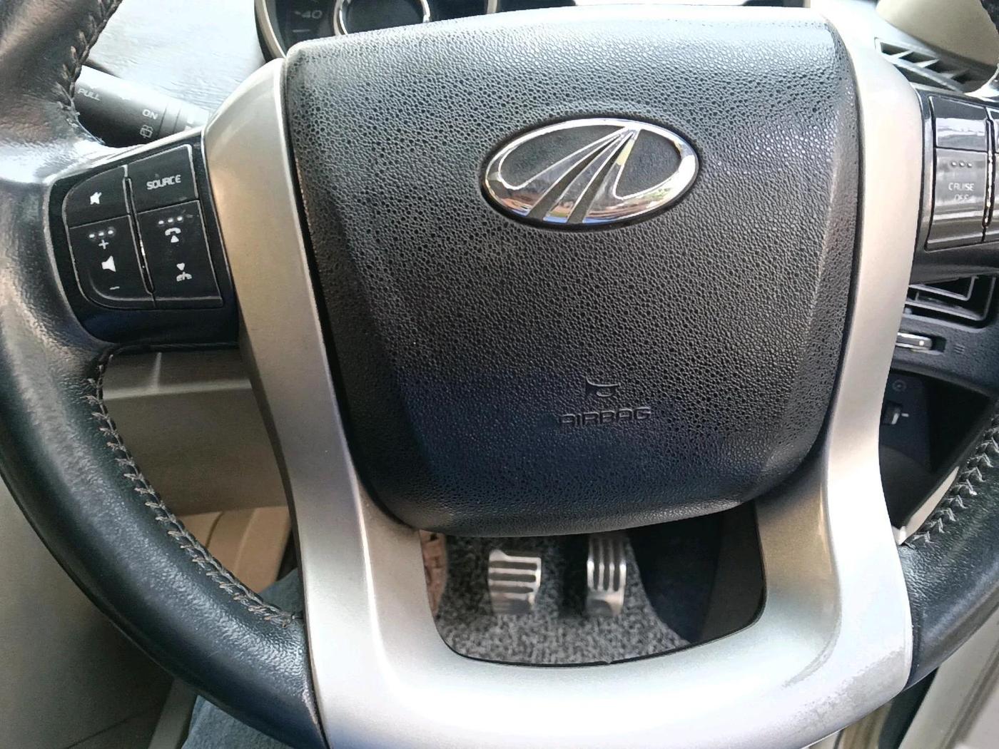 2016 Mahindra XUV500 W10, Diesel, Manual, 1,67,687 km, interior