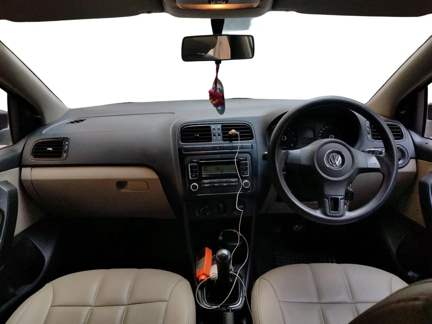 2012 Volkswagen Polo TRENDLINE 1.2L PETROL, Petrol, Manual, 1,08,355 km, interior