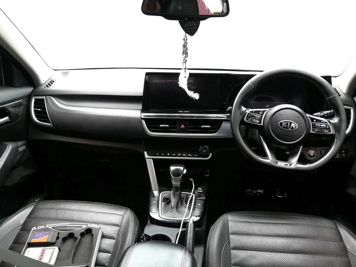 2020 KIA SELTOS HTK PLUS AT 1.5 DIESEL, Diesel, Automatic, 1,25,141 km, interior