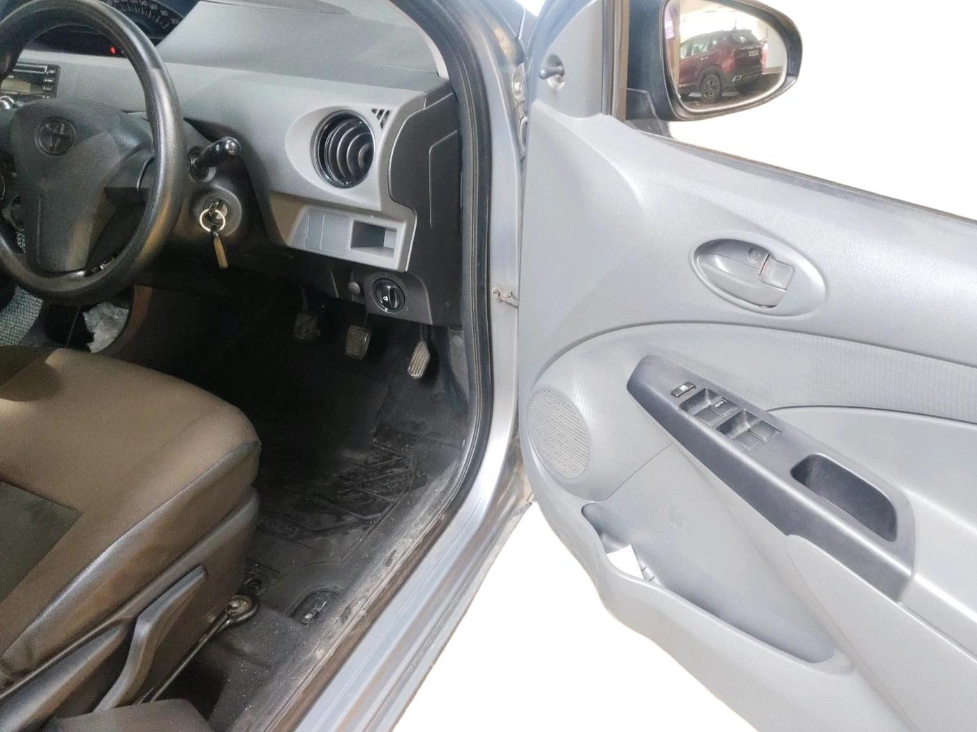 2013 Toyota Etios Liva G, Petrol, Manual, 55,113 km, interior