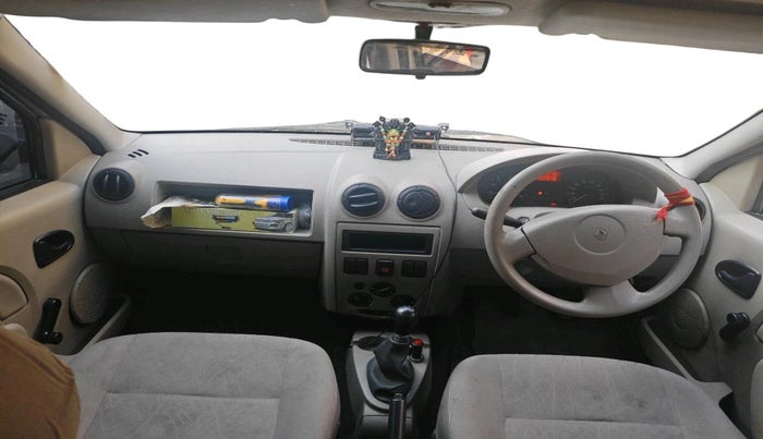 2007 Mahindra Renault Logan GLE 1.4, Petrol, Manual, 7,76,670 km, interior