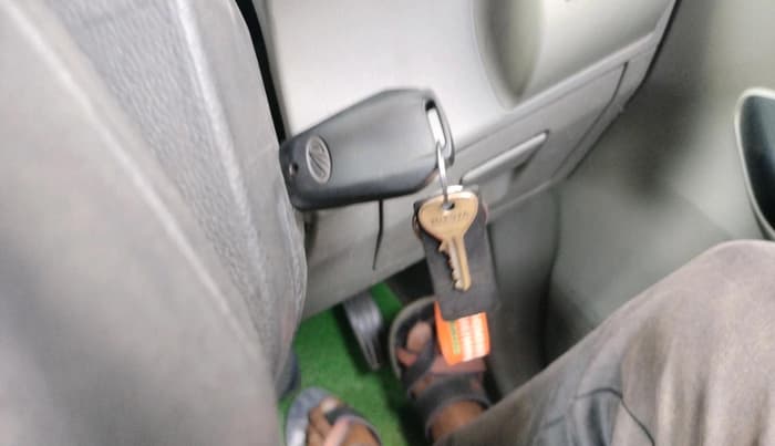 2017 Mahindra Kuv100 K2 D 6 STR, Diesel, Manual, 2,17,208 km, interior