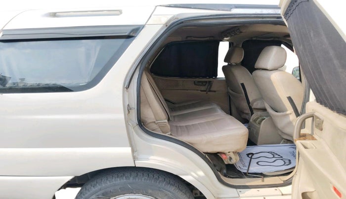 2011 Tata Safari 4X2 EX DICOR 2.2 VTT, Diesel, Manual, 1,04,631 km, interior