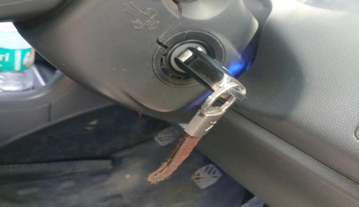 2010 Maruti Swift VXI, CNG, Manual, 1,01,879 km, interior