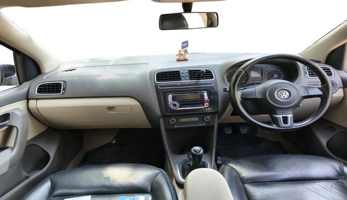 2011 Volkswagen Vento HIGHLINE 1.6 MPI, Petrol, Manual, 1,37,632 km, interior