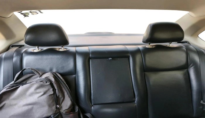 2011 Volkswagen Vento HIGHLINE 1.6 MPI, Petrol, Manual, 1,37,632 km, interior