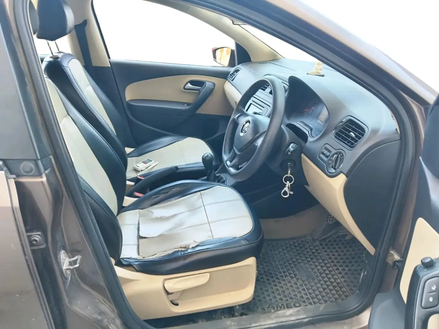 2016 Volkswagen Ameo COMFORTLINE 1.2L, Petrol, Manual, 61,196 km, interior