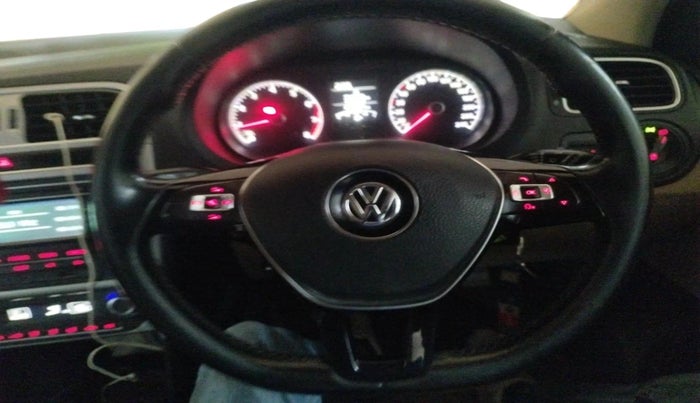 2014 Volkswagen Polo HIGHLINE1.2L, Petrol, Manual, 1,37,764 km, interior